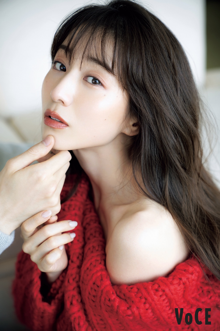 田中みな実 年 最も美しい人 に 美の原点を深く掘り下げ Voce 年11月号 J Cast Bookウォッチ