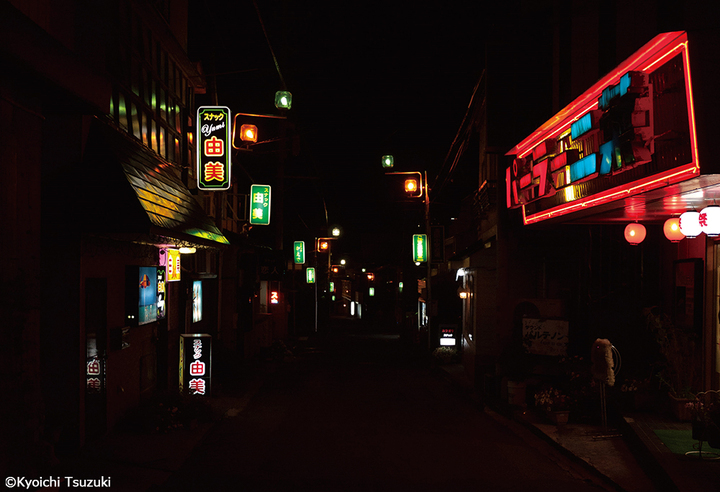 写真は、ネオンが輝く夜の街(提供:ケンエレファント)